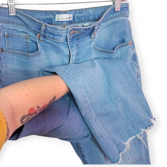 Loft Women's Chewed Hem High Rise Kick Crop Jeans size 12 / 31 - Picture 4 of 9